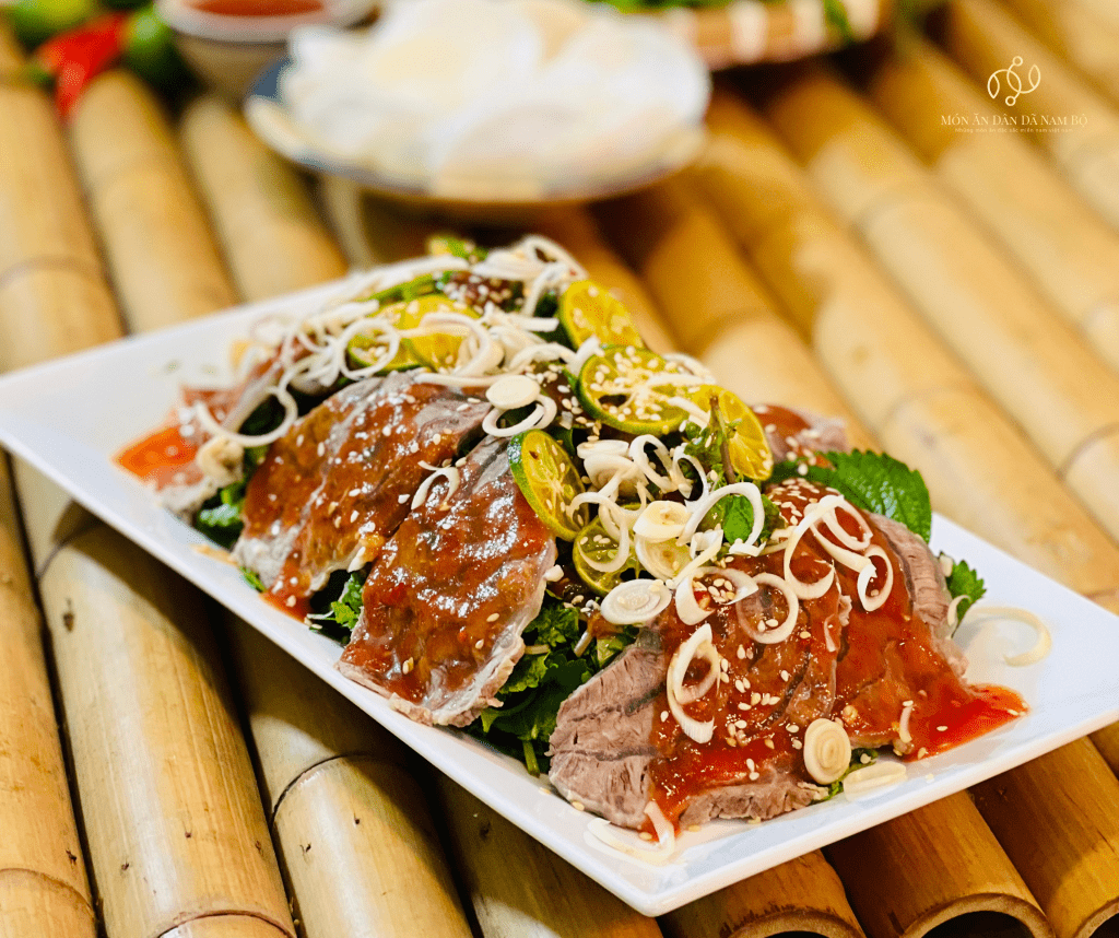 Gỏi bắp bò rau thơm